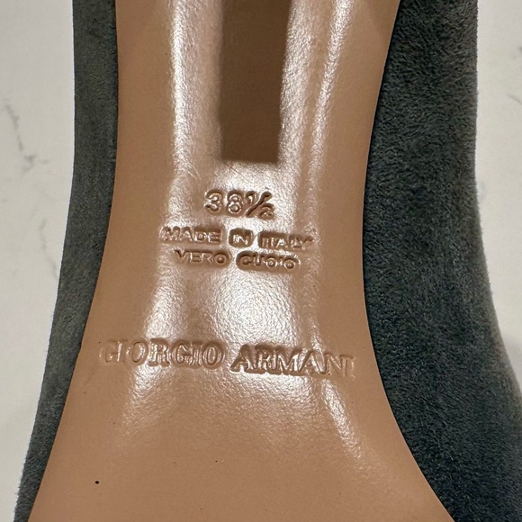 Giorgio Armani Gray Suede Pointed Toe Heels - size 8.5 / 38.5 - Picture 8 of 8